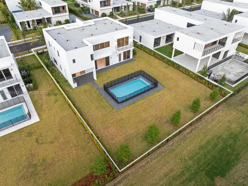 Community amenities in , Weston (Image 56).