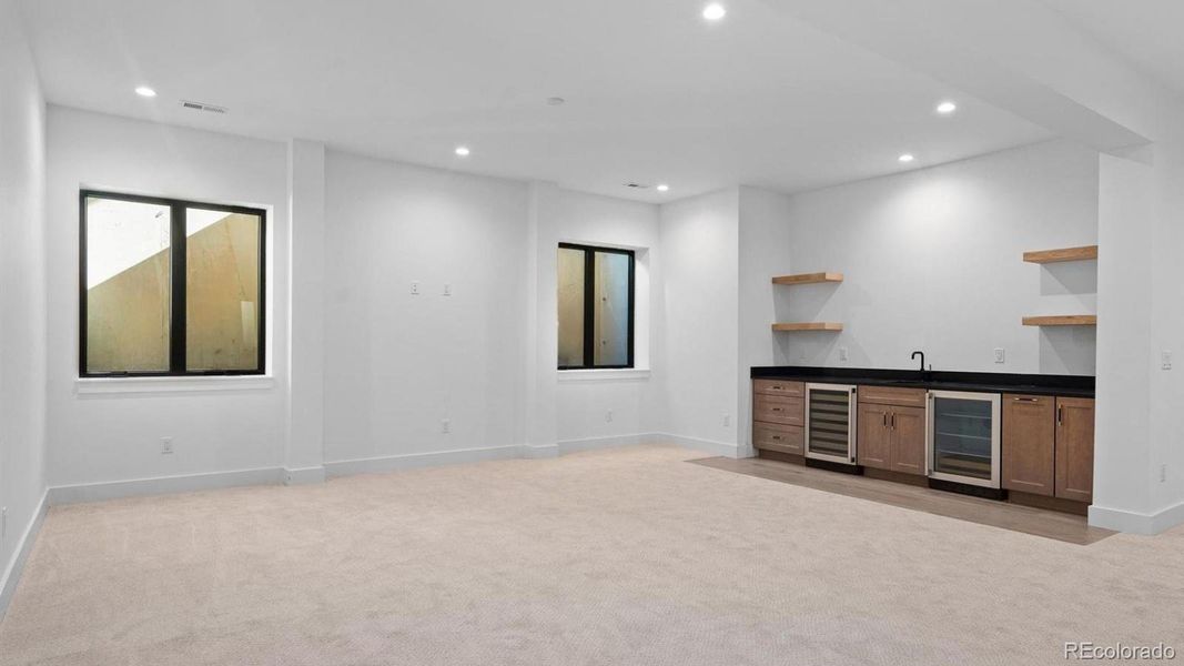 Spacious, unfurnished interior of a new home in , Berthoud (Image 26).