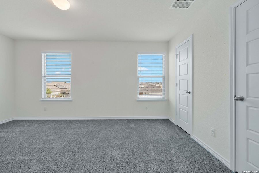 Spacious, unfurnished interior of a new home in , Converse (Image 13).