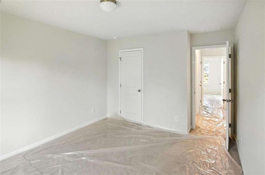 Spacious, unfurnished interior of a new home in Creekside Landing, Dallas (Image 28).