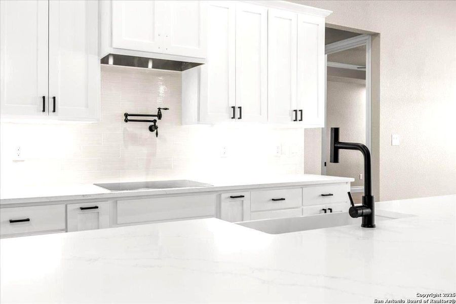 Furnished interior view inside a new home in , La Vernia (Image 6).