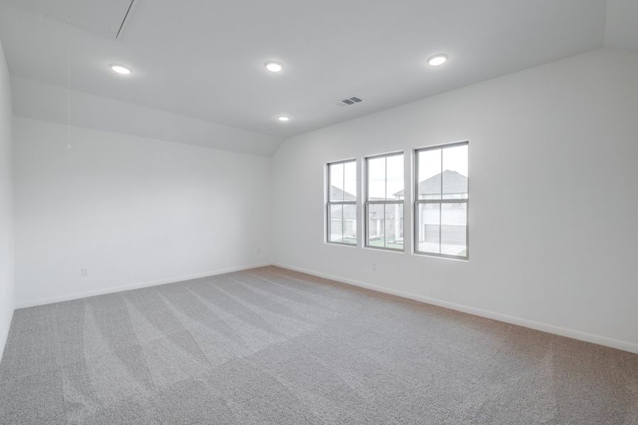 Spacious, unfurnished interior of a new home in Trinity Ranch, Elgin (Image 24).