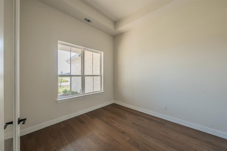 Spacious, unfurnished interior of a new home in Matthews Farms, Venus (Image 37).