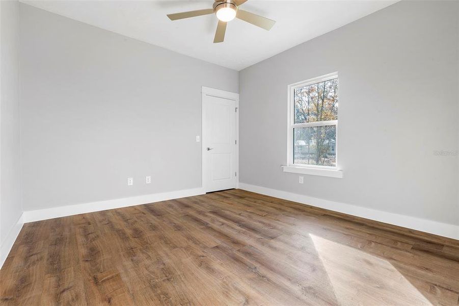 Spacious, unfurnished interior of a new home in , Live Oak (Image 13).