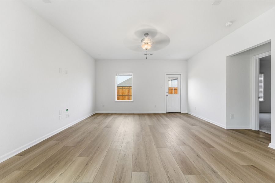 Spacious, unfurnished interior of a new home in Saddlebrook Estates, Waxahachie (Image 24). Spacious, unfurnished interior of a new home in Saddlebrook Estates, Waxahachie (Image 24).