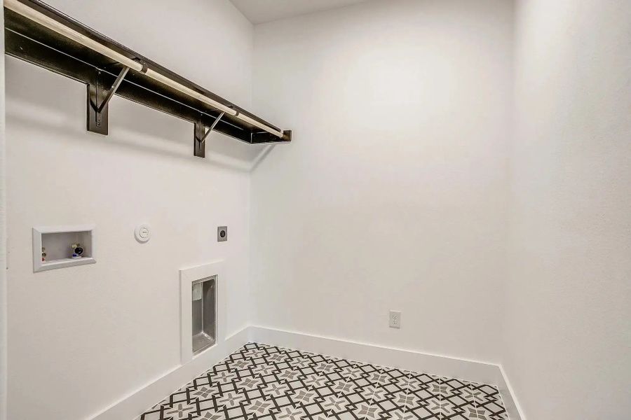 Representative furnished interior of a home built from the The Brazos by Elmwood Custom Homes in Ranch at Stone Hill, Waxahachie (Image 17). Representative furnished interior of a home built from the The Brazos by Elmwood Custom Homes in Ranch at Stone Hill, Waxahachie (Image 17).