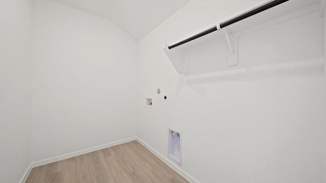 Spacious, unfurnished interior of a new home in Sunterra Lakes, Brookshire (Image 19).