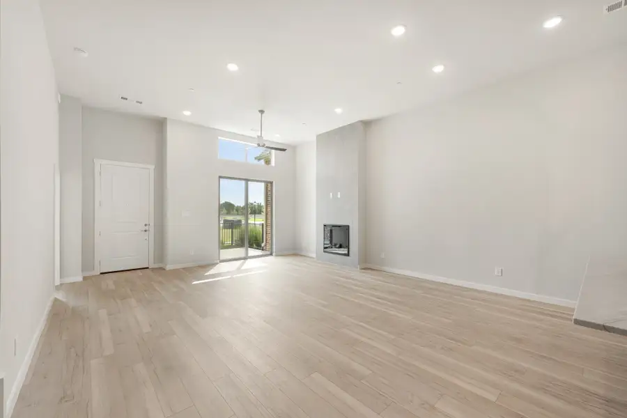 Spacious, unfurnished interior of a new home in Cottonwood Creek, Rowlett (Image 24).
