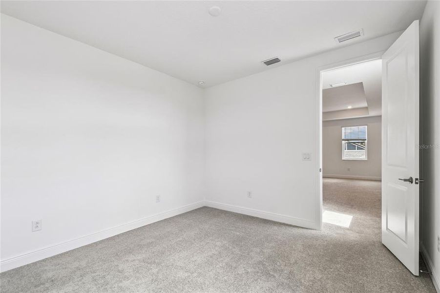 Spacious, unfurnished interior of a new home in Hawkstone, Sarasota (Image 31).