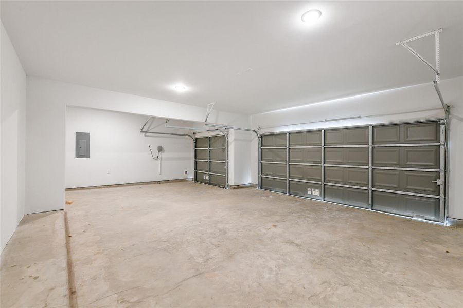 Spacious, unfurnished interior of a new home in Stone Creek Ranch, Hockley (Image 41). Spacious, unfurnished interior of a new home in Stone Creek Ranch, Hockley (Image 41).
