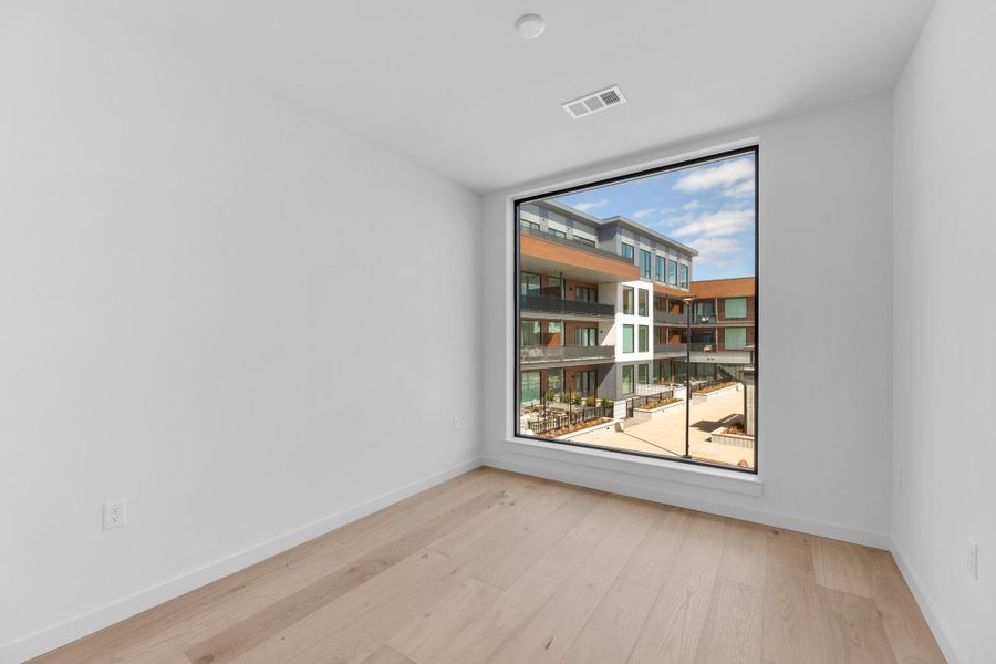Spacious, unfurnished interior of a new home in , Austin (Image 11).