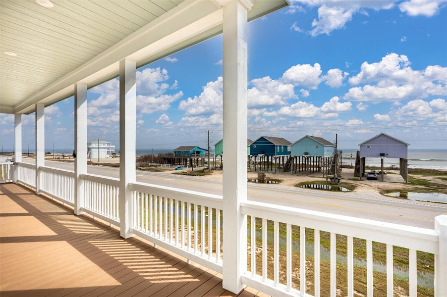 Exterior details and patio area of a home in , Bolivar Peninsula (Image 21).