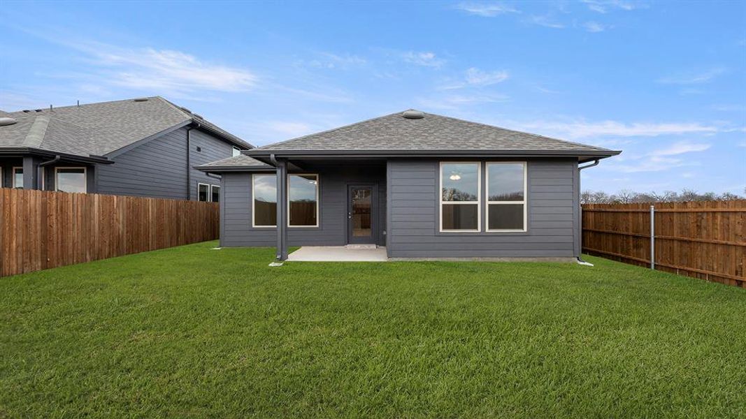 26. 1733 Edgeway - Back