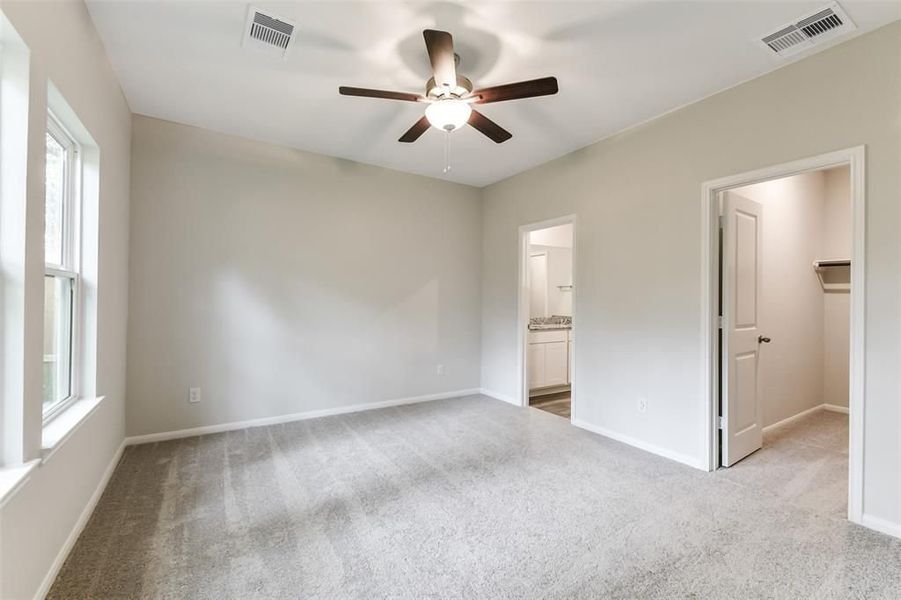 Spacious, unfurnished interior of a new home in Caney Creek Place, Conroe (Image 44).