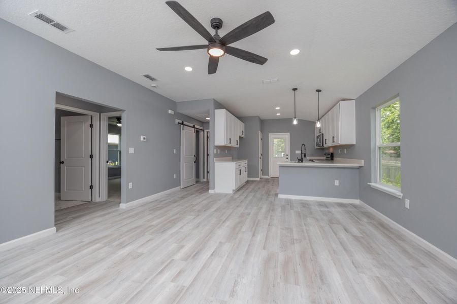 Spacious, unfurnished interior of a new home in , St. Augustine (Image 17).