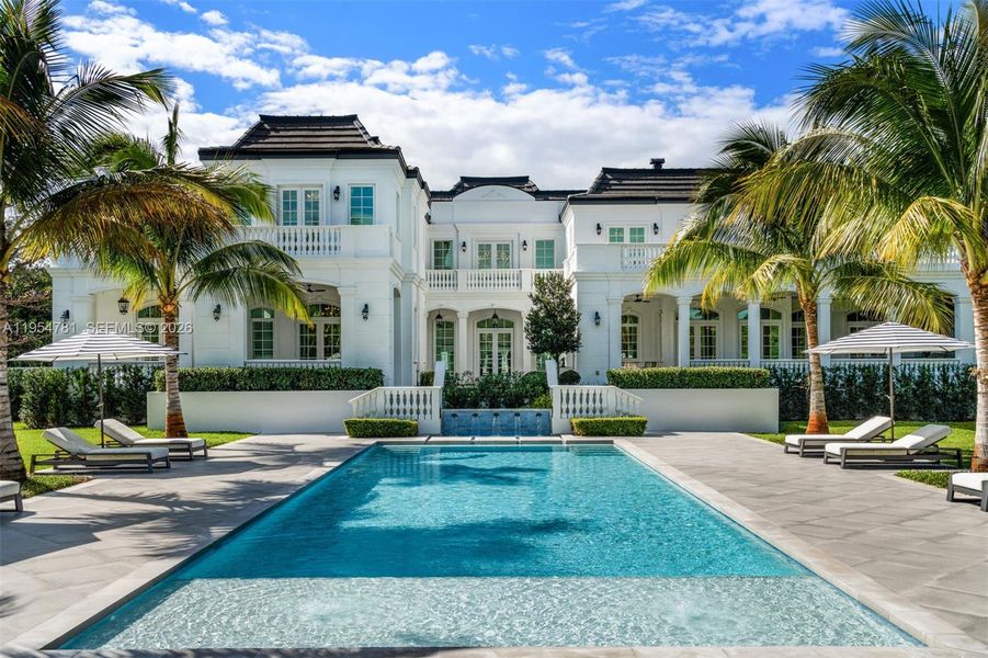 Exterior details and patio area of a home in , Pinecrest (Image 21).