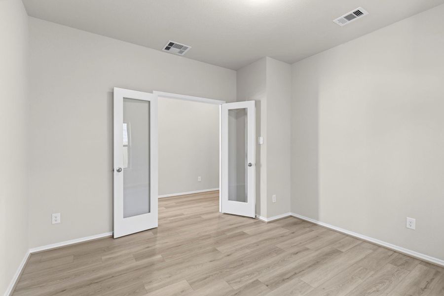 Spacious, unfurnished interior of a new home in Grand Central Park, Conroe (Image 19).