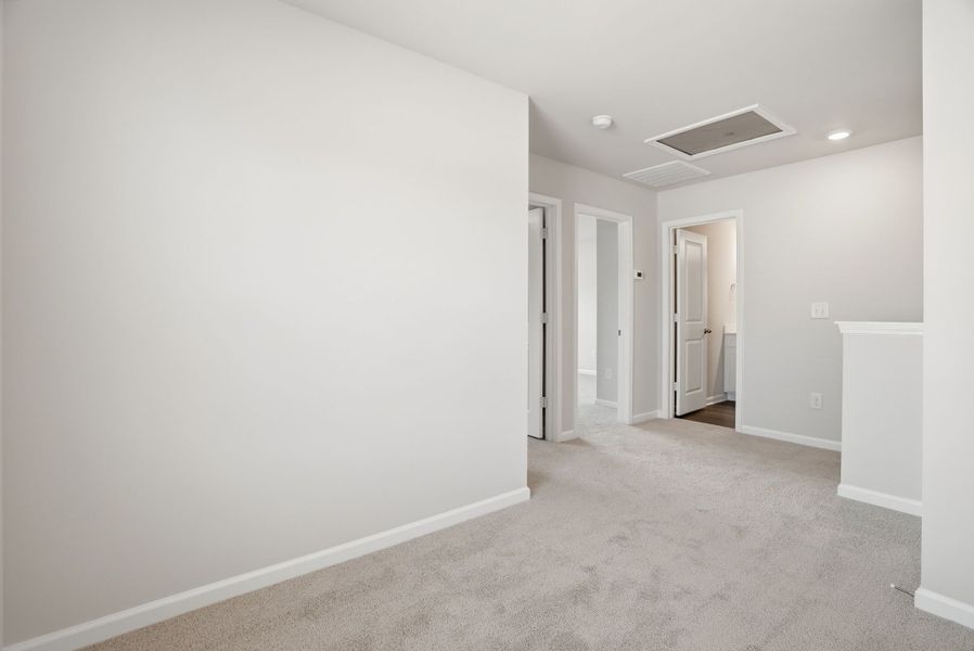 Spacious, unfurnished interior of a new home in Towns at Lake Greenwood, Greenwood (Image 21).