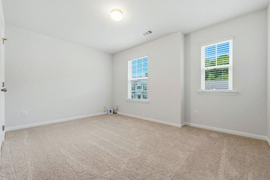 Spacious, unfurnished interior of a new home in Creekside Landing, Dallas (Image 21).