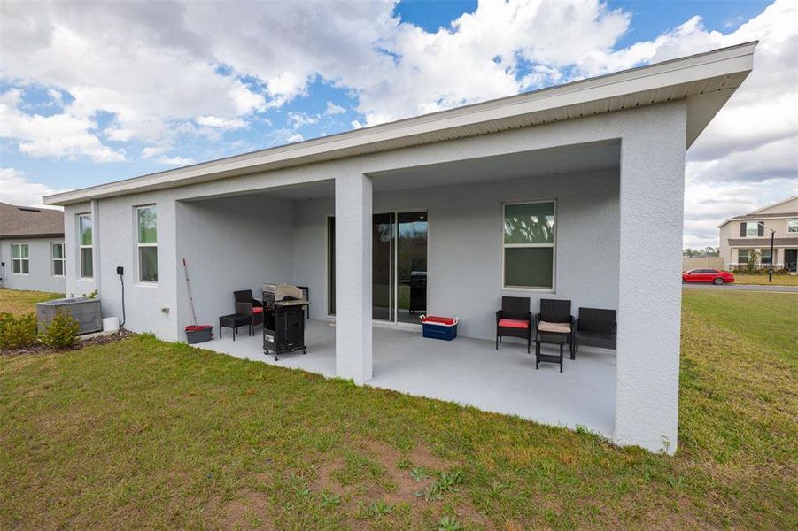 Exterior details and patio area of a home in North Park Isle, Plant City (Image 30).