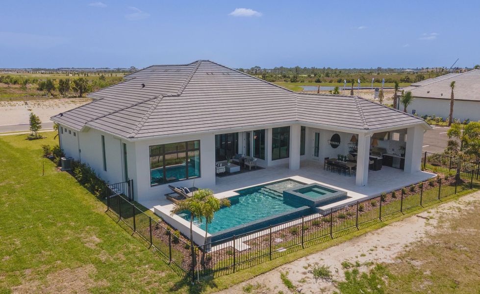 Exterior details and patio area of a home in Palmera, Venice (Image 3).