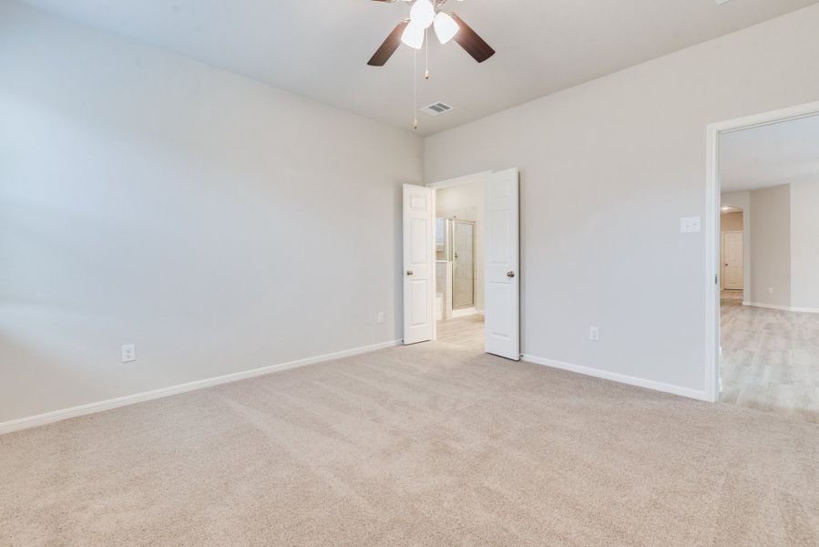 Representative unfurnished interior of a home built from the Floor Plan 1784 by Colina Homes in Tidwell Lakes, Houston (Image 36).