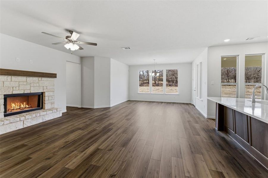 Spacious, unfurnished interior of a new home in Oak Grove Addition, Springtown (Image 25).
