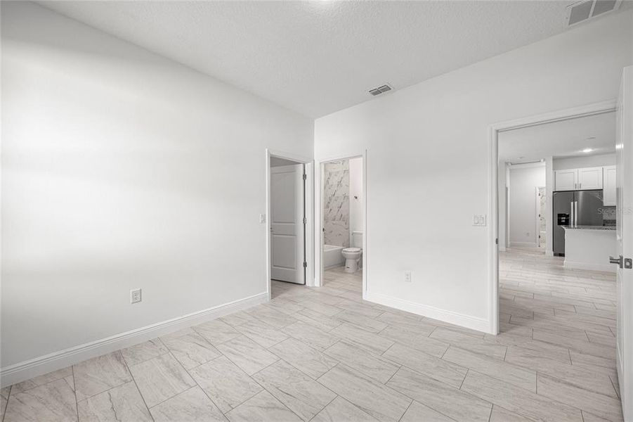 Spacious, unfurnished interior of a new home in , Ocala (Image 26).