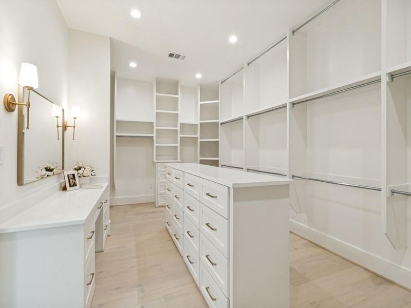 With additional private vanity space With additional private vanity space