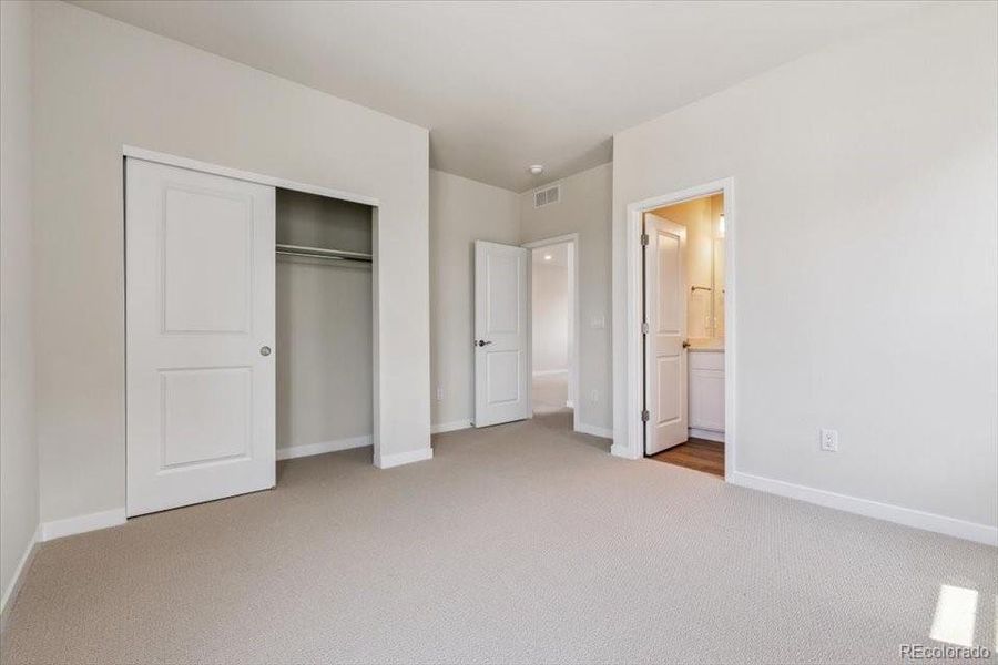 Spacious, unfurnished interior of a new home in Prestige Collection at Parkdale Commons, Lafayette (Image 23).