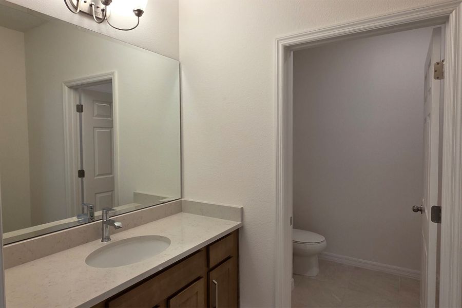 Comfortable and Functional Bathroom in Central Florida House