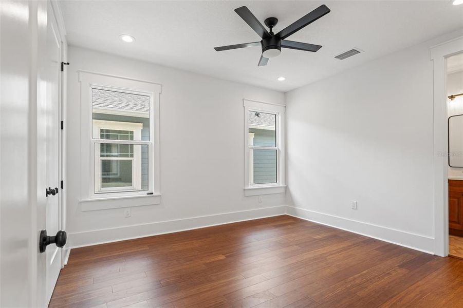 Spacious, unfurnished interior of a new home in , Tampa (Image 46).