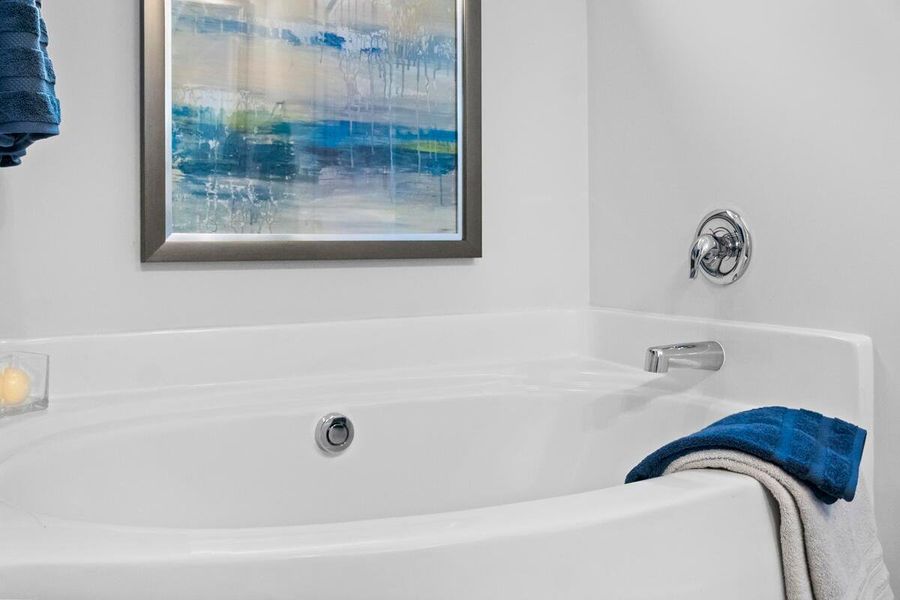 Julie II Owners Bath Julie II Owners Bath