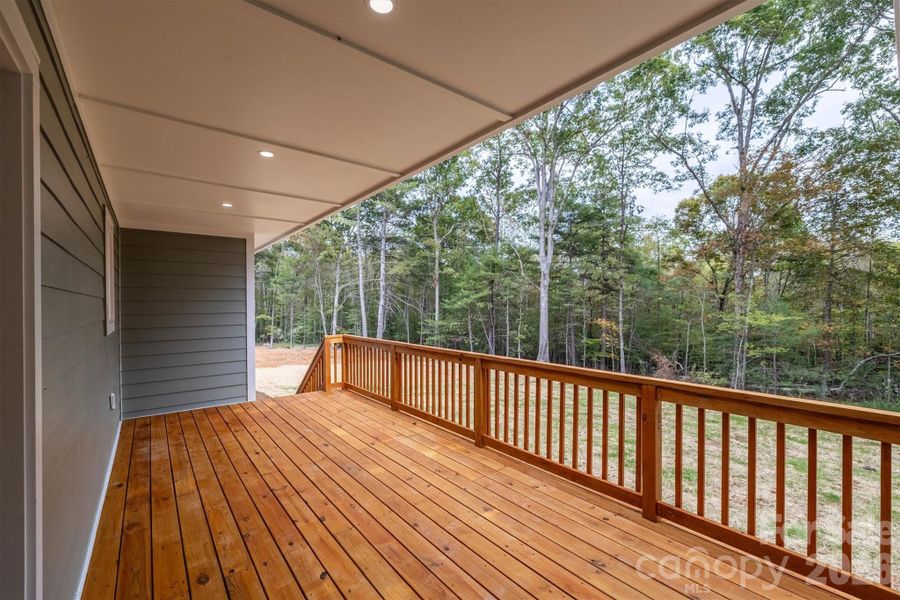 Steps down to flat yard! Steps down to flat yard!