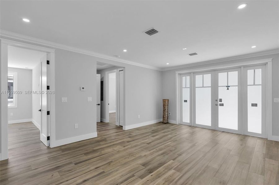 Spacious, unfurnished interior of a new home in , Key Largo (Image 28).