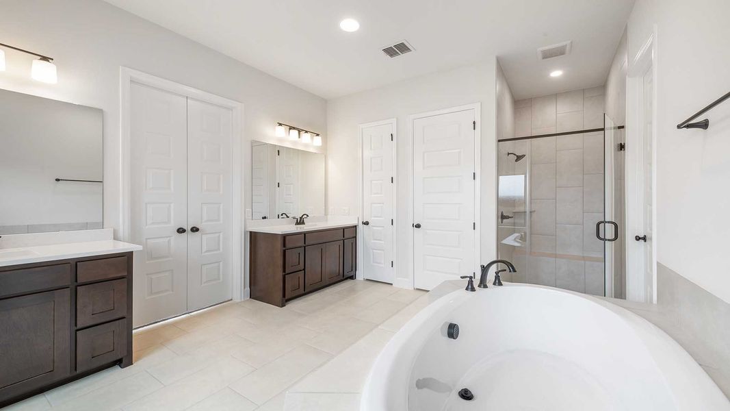 Furnished interior view inside a new home in Cambridge Crossing, Celina (Image 15).