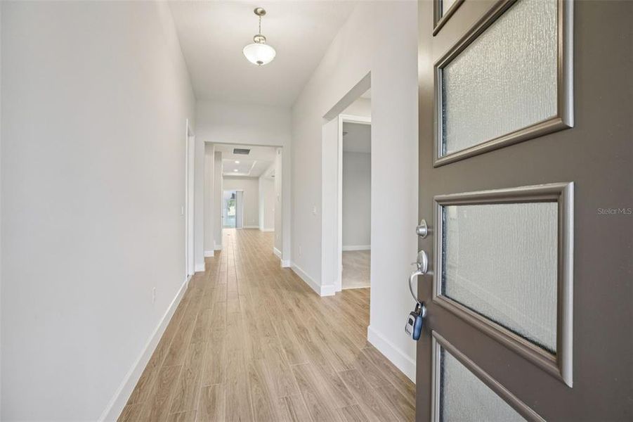 Spacious, unfurnished interior of a new home in Hawk's Overlook, Oviedo (Image 36).