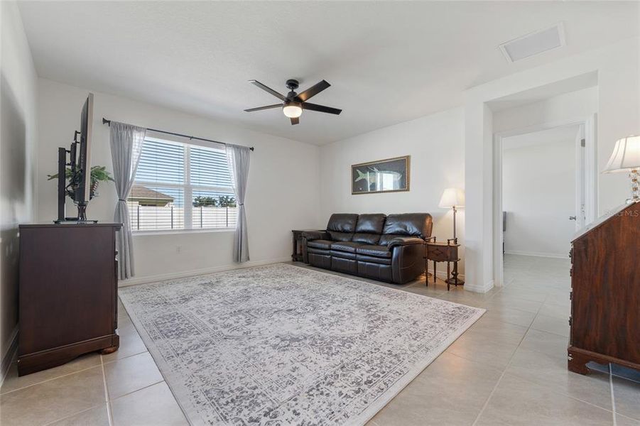 Furnished interior view inside a new home in Oak Pointe, Apopka (Image 10).
