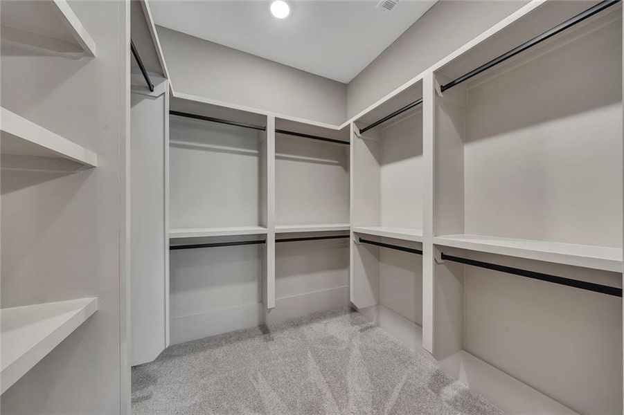 Spacious, unfurnished interior of a new home in , Jasper (Image 36).