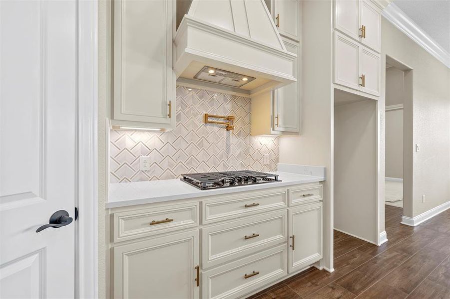 Furnished interior view inside a new home in , Robinson (Image 7).