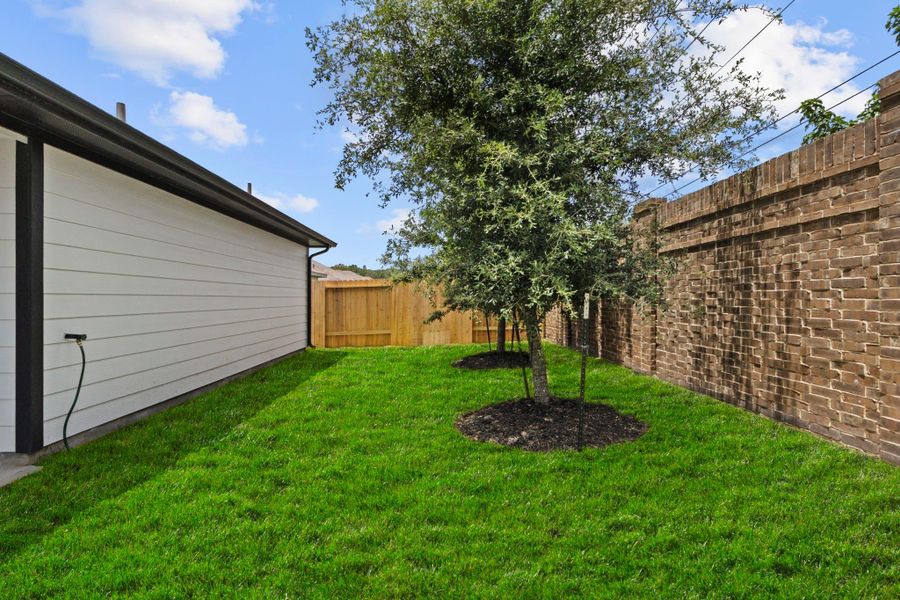 Exterior details and patio area of a home in Presswoods, Splendora (Image 4).