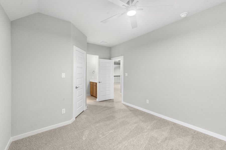 Spacious, unfurnished interior of a new home in Briarwood Crossing, Rosenberg (Image 38).