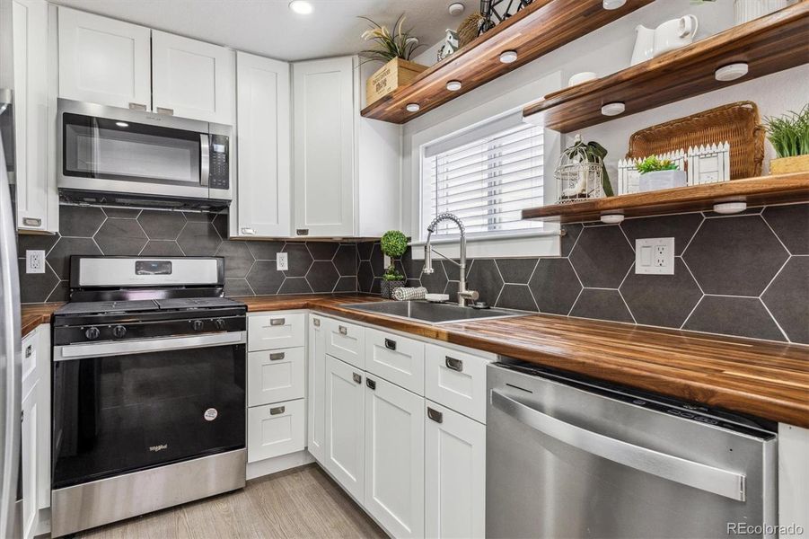 Furnished interior view inside a new home in , Lakewood (Image 22).