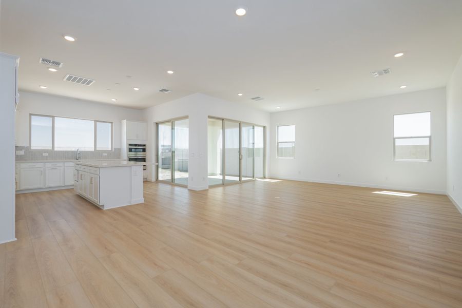 Spacious, unfurnished interior of a new home in Soleo, San Tan Valley (Image 11).