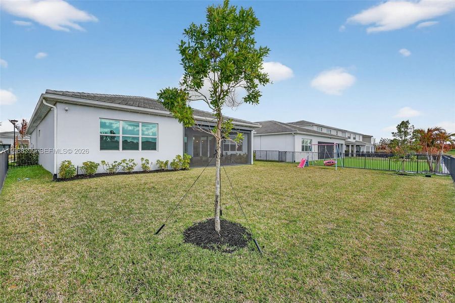 Exterior details and patio area of a home in , Port St. Lucie (Image 32).