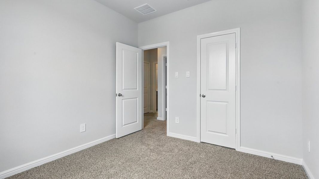 Spacious, unfurnished interior of a new home in The Canyons, Keene (Image 38).