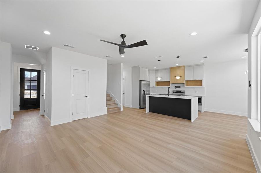 Spacious, unfurnished interior of a new home in , Glenn Heights (Image 13).