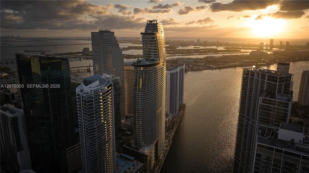 Condo located in Miami, FL showcasing its design and architecture (Image 2). Condo located in Miami, FL showcasing its design and architecture (Image 2).