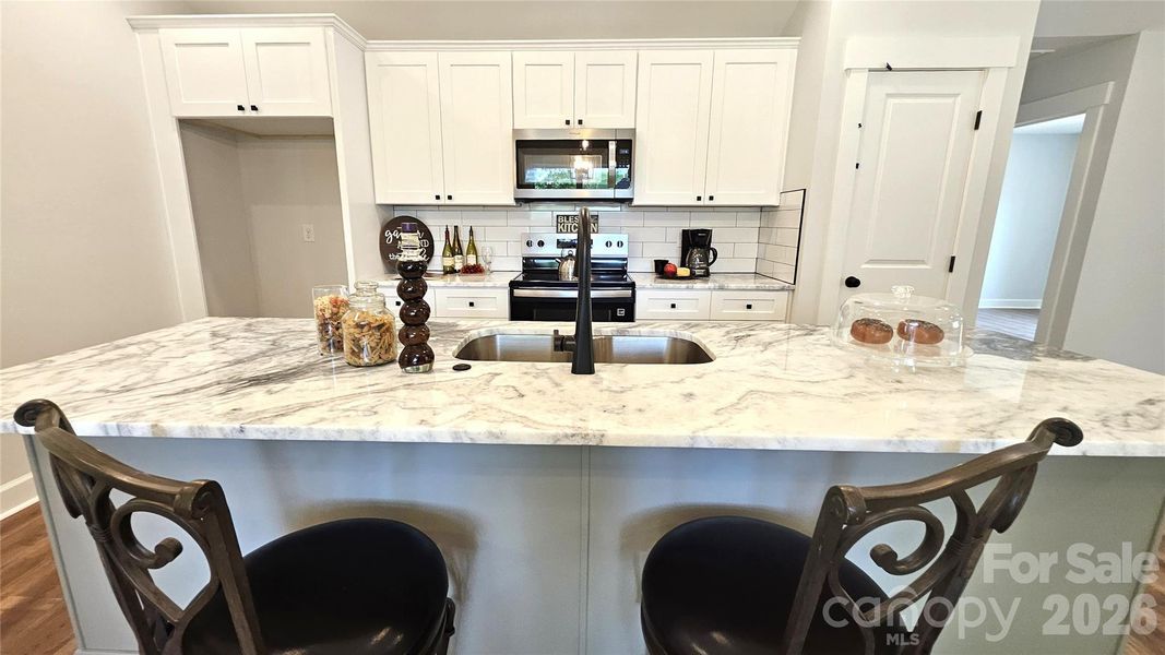 Dream Kitchen island without virtual staging.
