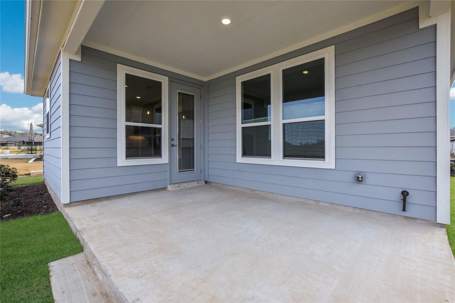 Exterior details and patio area of a home in Sun City Texas, Georgetown (Image 4).